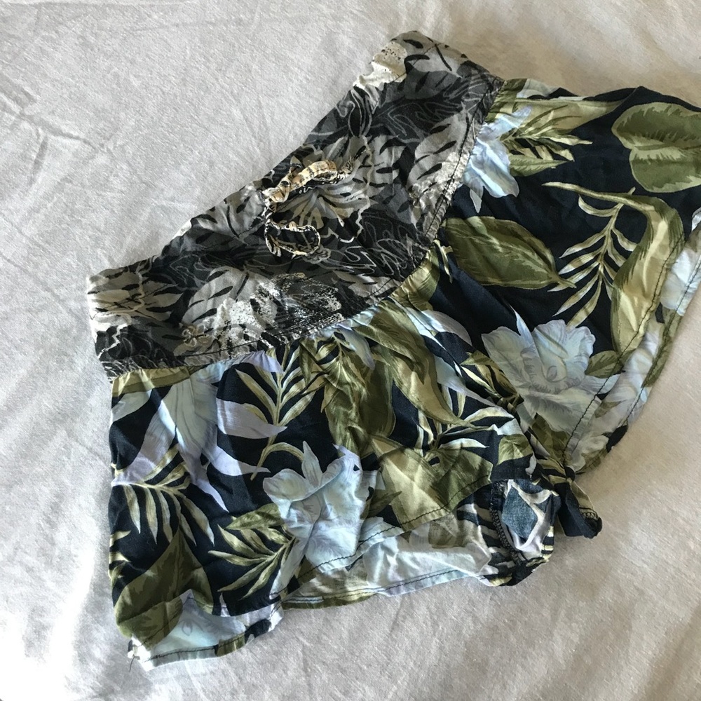 URBAN OUTFITTERS Floral Tie Shorts
